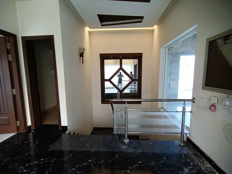 1KANAL NEWLY UPPER PORTION( LOWER PORTION LOCK )DHA PHASE 6 6