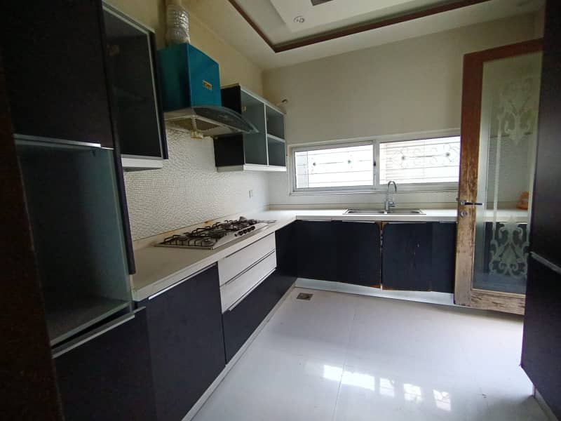 1KANAL NEWLY UPPER PORTION( LOWER PORTION LOCK )DHA PHASE 6 9
