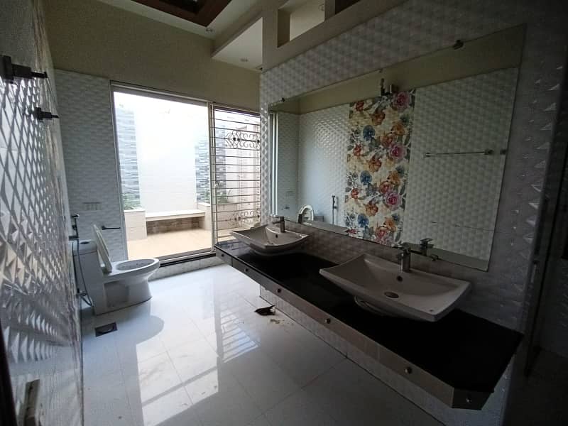 1KANAL NEWLY UPPER PORTION( LOWER PORTION LOCK )DHA PHASE 6 11