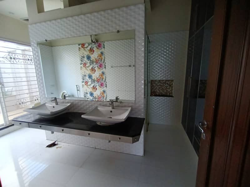 1KANAL NEWLY UPPER PORTION( LOWER PORTION LOCK )DHA PHASE 6 12