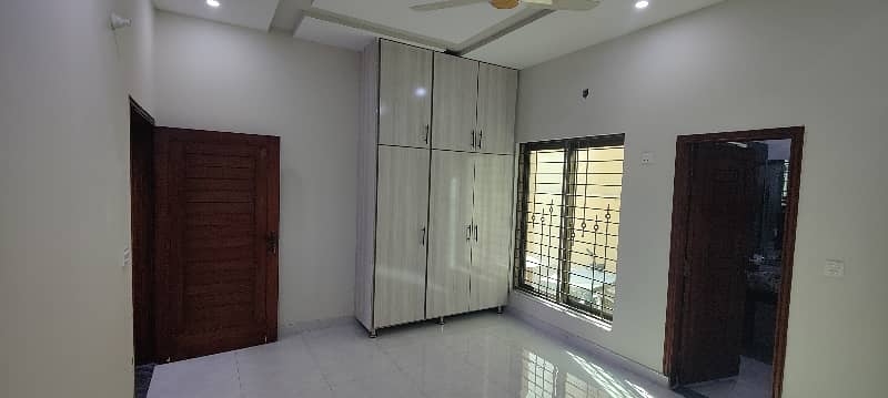 Brand New 10 Marla Corner House For Sale Facing Park 10