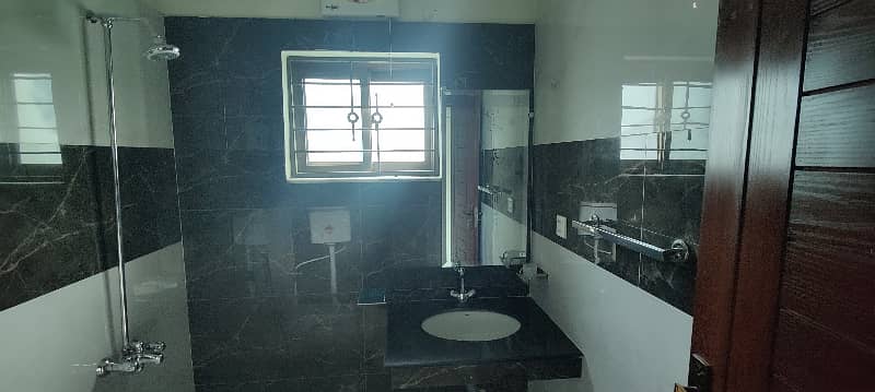 Brand New 10 Marla Corner House For Sale Facing Park 17