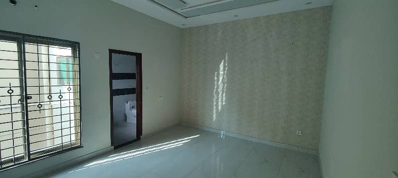 Brand New 10 Marla Corner House For Sale Facing Park 23