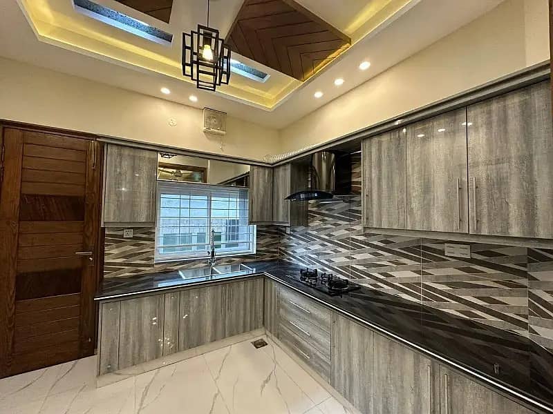 10 Marla Full House Available For Rent Jasmine Block Bahria Town Lahore 15
