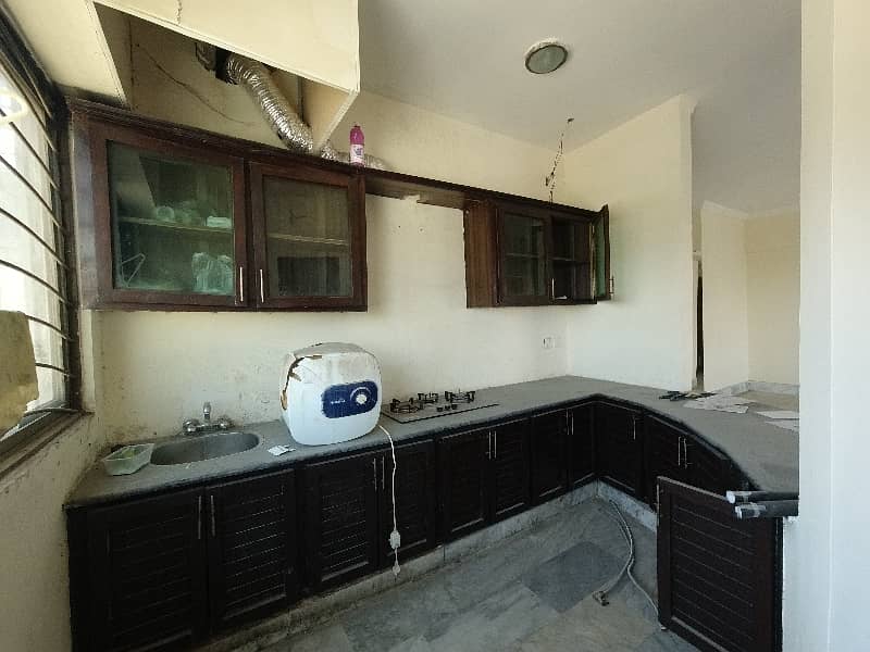 On Excellent Location Khudadad Heights Flat Sized 2100 Square Feet 8