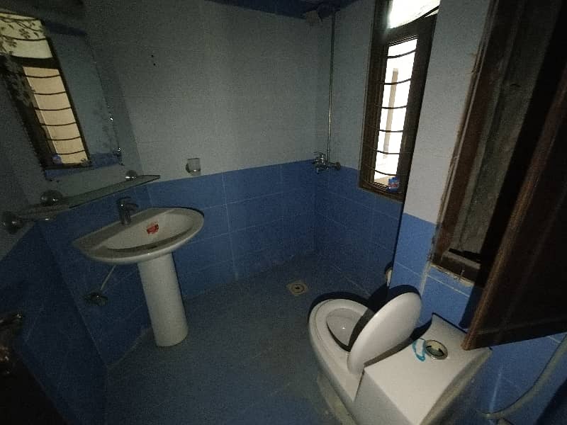 On Excellent Location Khudadad Heights Flat Sized 2100 Square Feet 9
