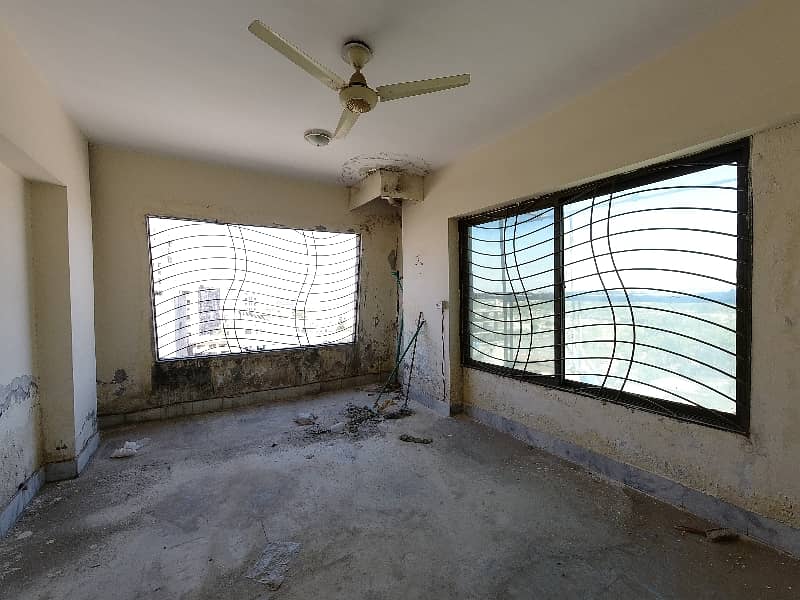 On Excellent Location Khudadad Heights Flat Sized 2100 Square Feet 10