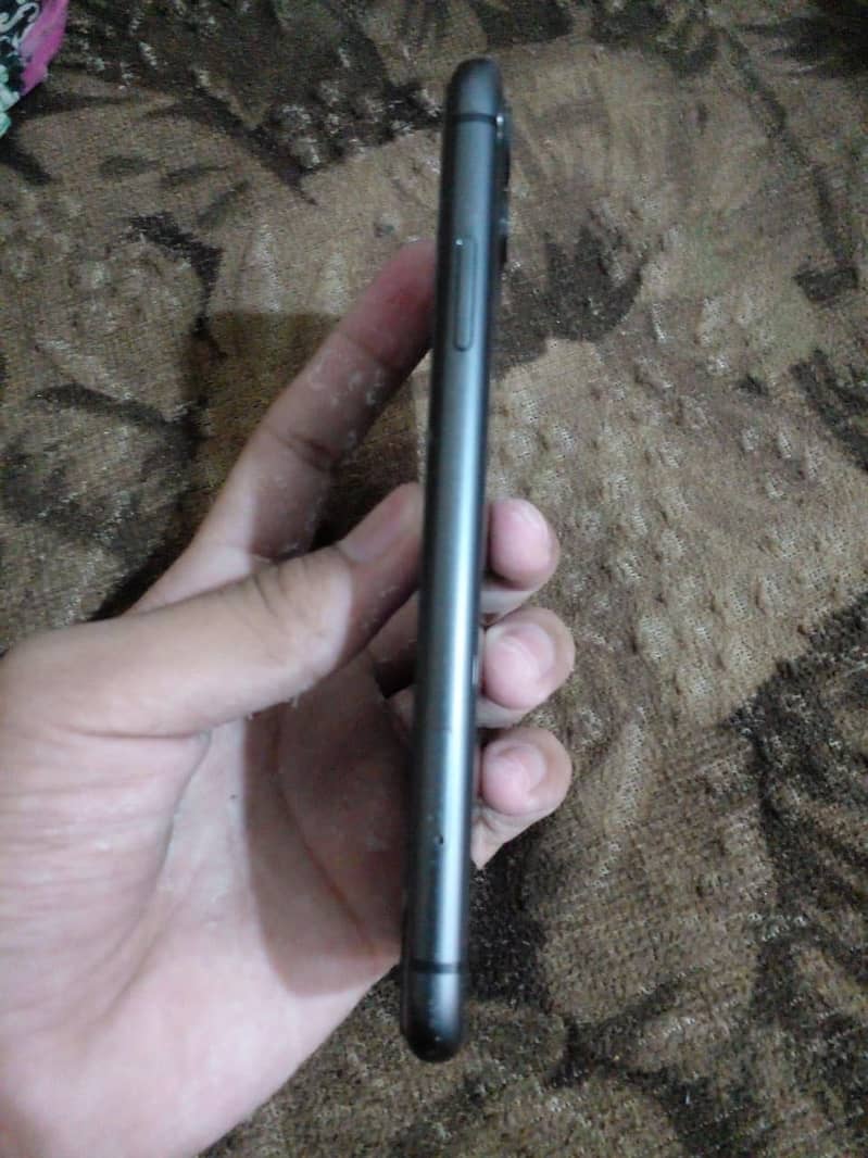 iPhone 11 factory unlocked 1