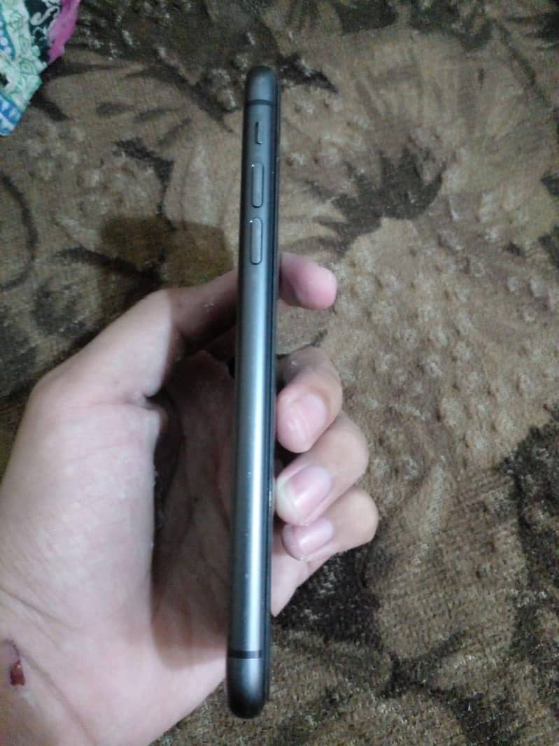 iPhone 11 factory unlocked 6