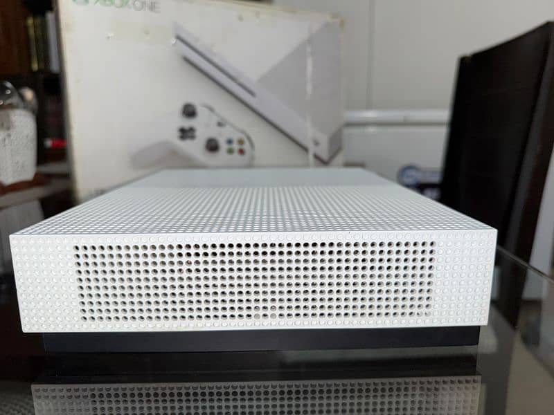 xbox one s 1tb full new used 1 month only 4