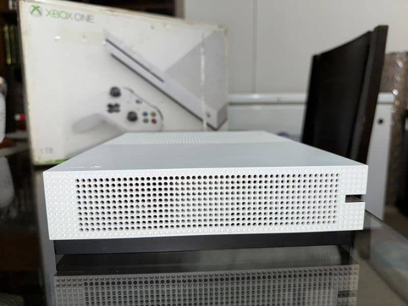 xbox one s 1tb full new used 1 month only 5