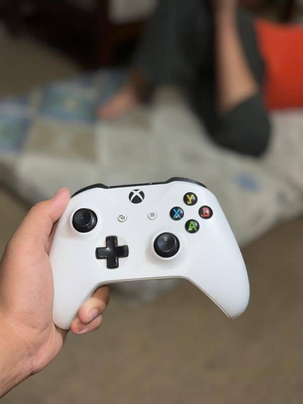 xbox one s 1tb full new used 1 month only 8