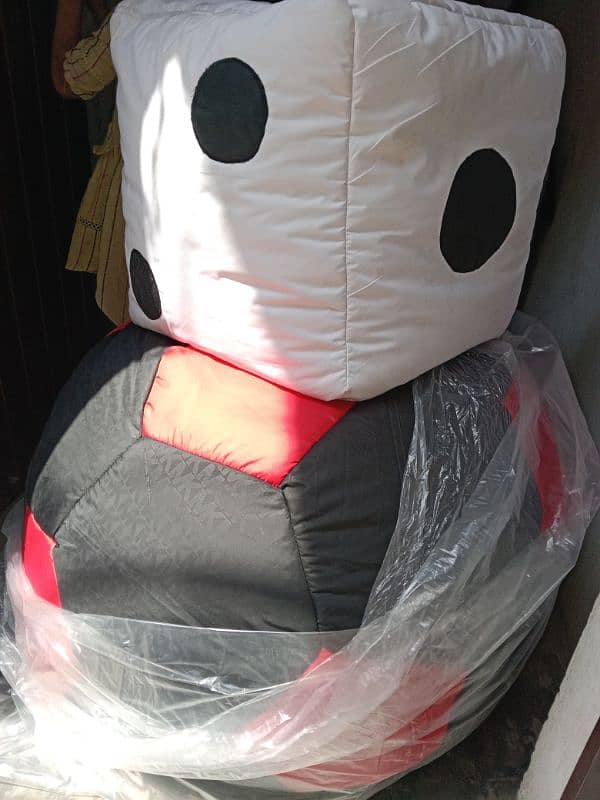 1 XL size 1 small 0