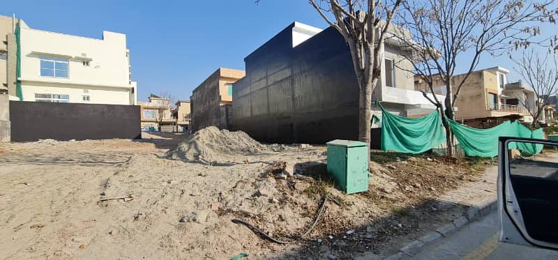 Prime Location 10 Marla Residential Possession Plot 3