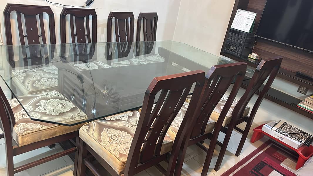8 Chairs with Table 0