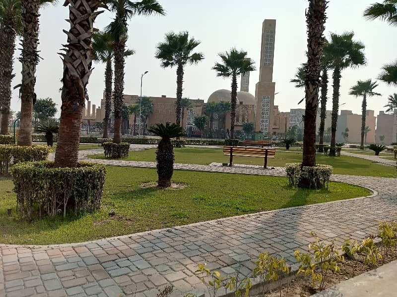 On Excellent Location 5 Marla Residential Plot For sale In Royal Palm City - Block M Gujranwala In Only Rs. 3000000 1