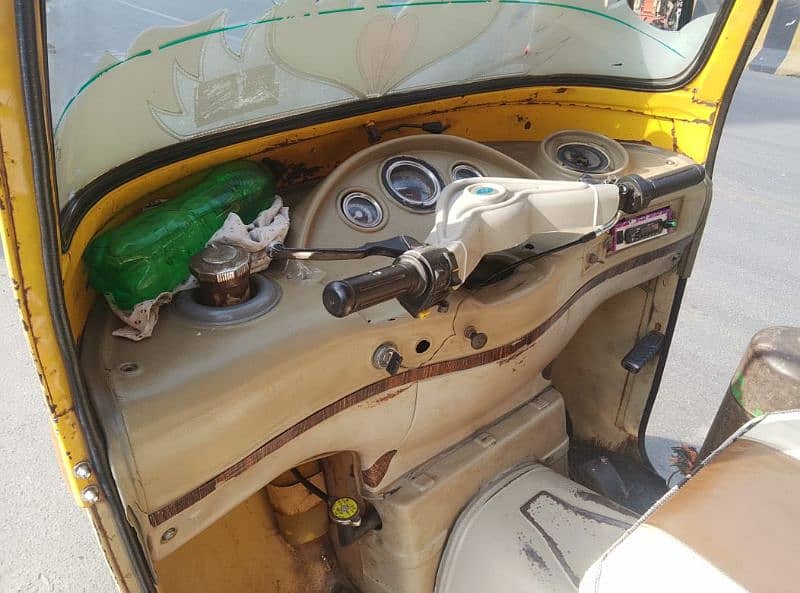 Rickshaw 9 seater 2