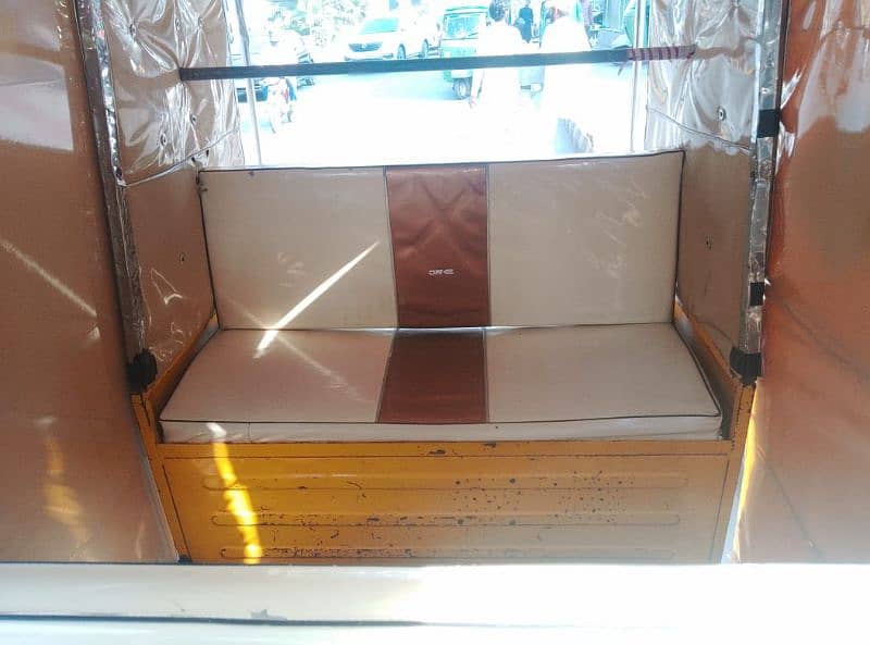 Rickshaw 9 seater 3