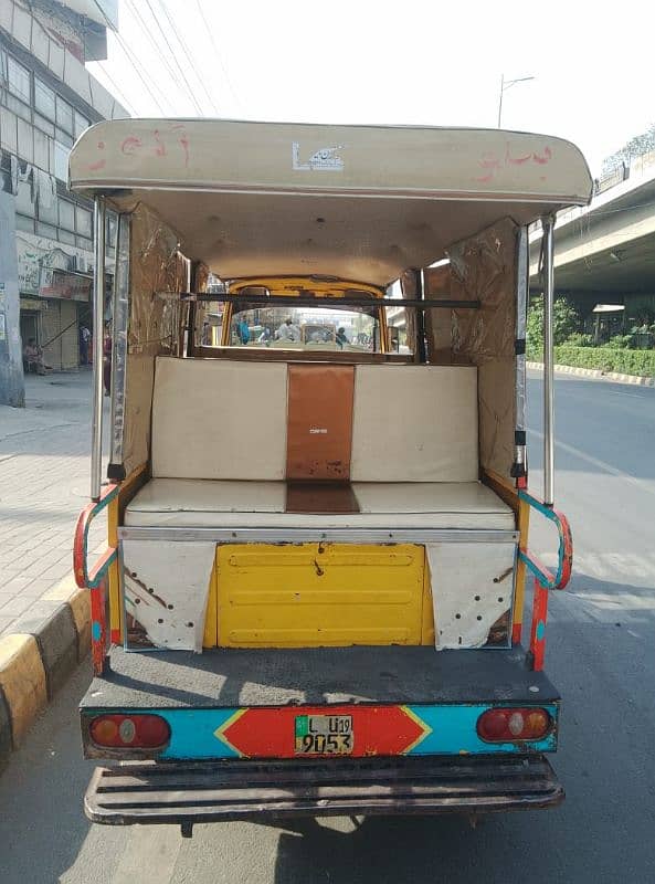 Rickshaw 9 seater 4