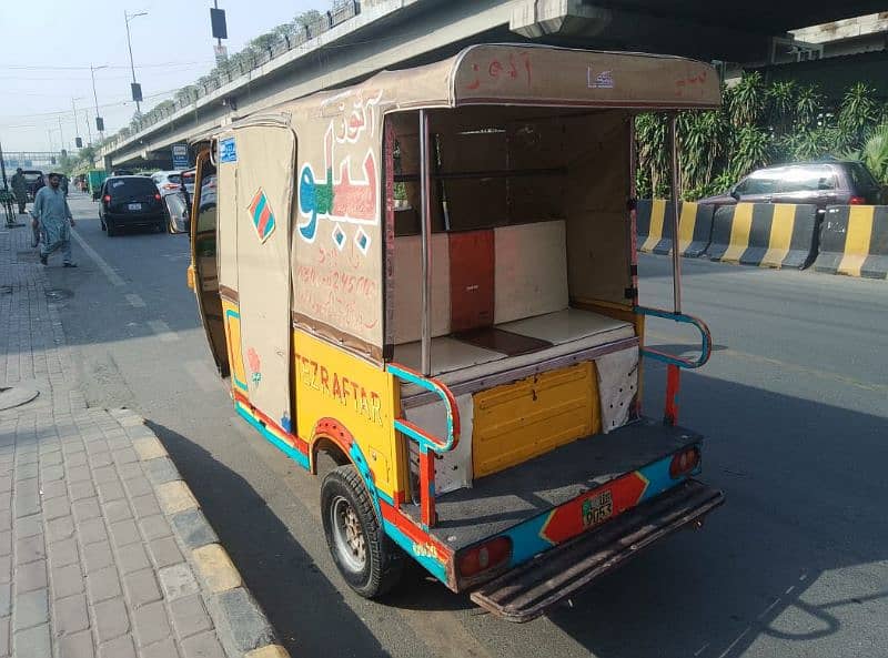 Rickshaw 9 seater 8