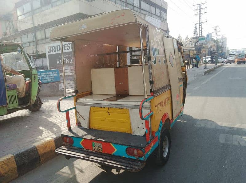 Rickshaw 9 seater 11