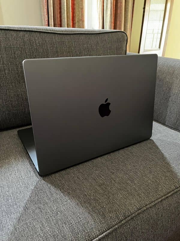 MacBook Pro 16 inch M1 Pro 512/16 4