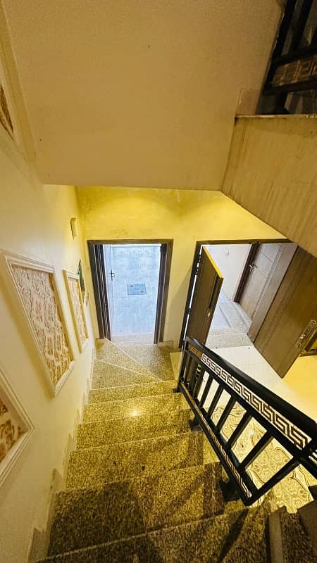 5 Marla House available for sale in very reasonable price and very unique location in jinnah block Bahria Town Lahore original pictures are attached. 0