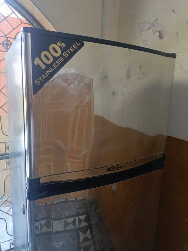 EXTRA LARGE WAVES Refrigerator 0