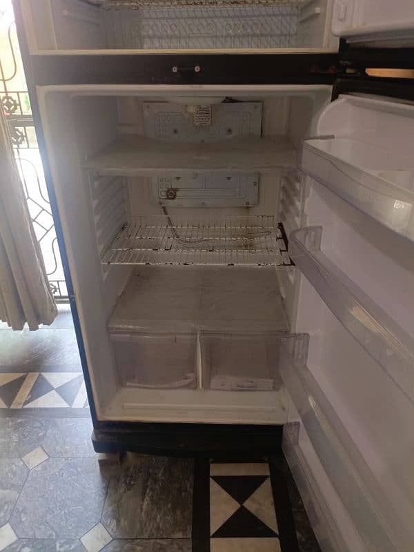 EXTRA LARGE WAVES Refrigerator 8