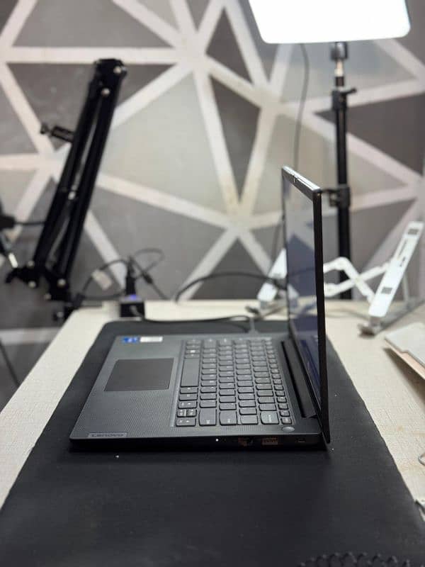 lenovo v14 G3 i5 12 genration 1