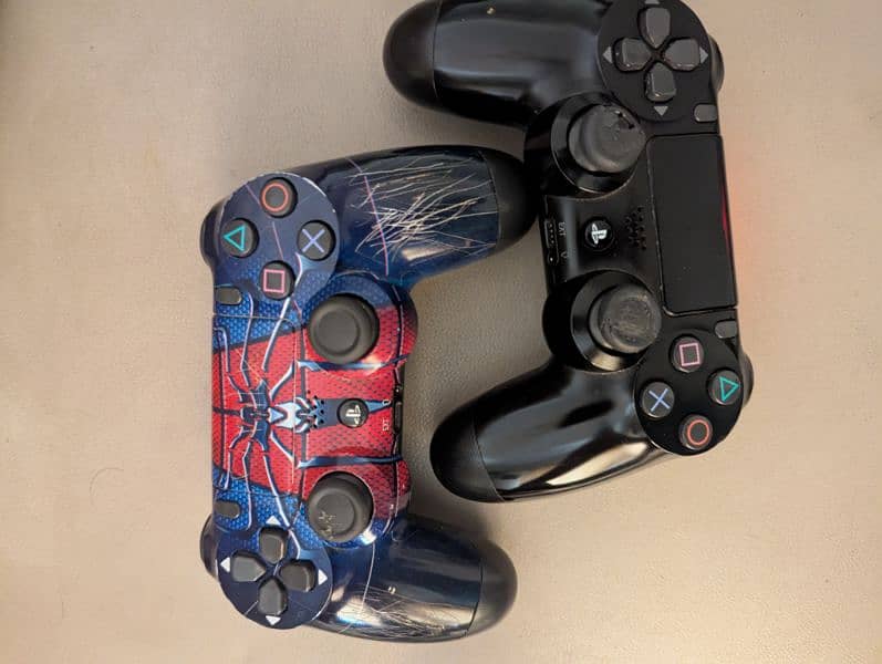 Playstation 4 PS4 2 CONTROLLERS 1