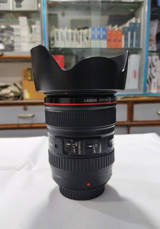 Canon 24-105 f/4L IS USM Lens Mint Condition 1