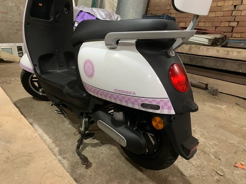Electric Scooty Zhongfa 0/3/0/3/4/3/4/0/1/4/9/ 3