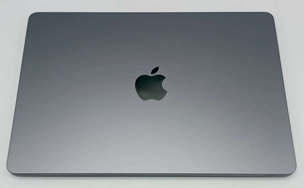 MacBook Air 2022 Apple M2 Chip 8/16GB Ram 256GB New 10/10 M2 Laptops 2