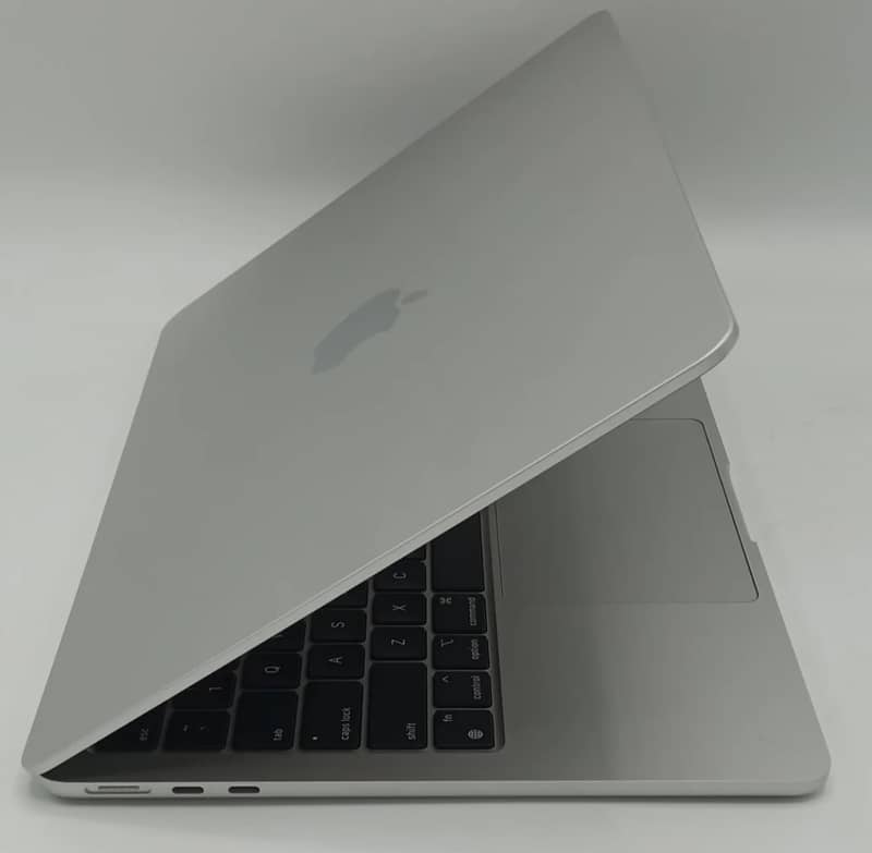 MacBook Air 2022 Apple M2 Chip 8/16GB Ram 256GB New 10/10 M2 Laptops 4