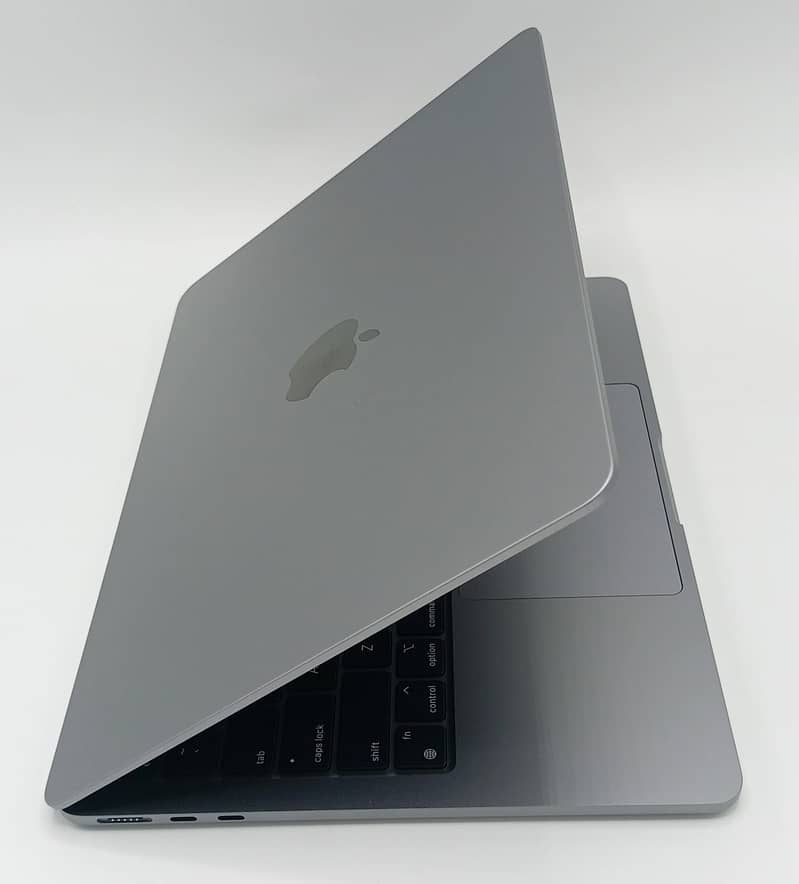 MacBook Air 2022 Apple M2 Chip 8/16GB Ram 256GB New 10/10 M2 Laptops 7