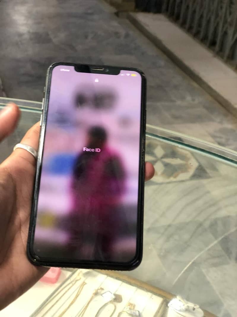 Iphone 11 pro max PTA approved 7