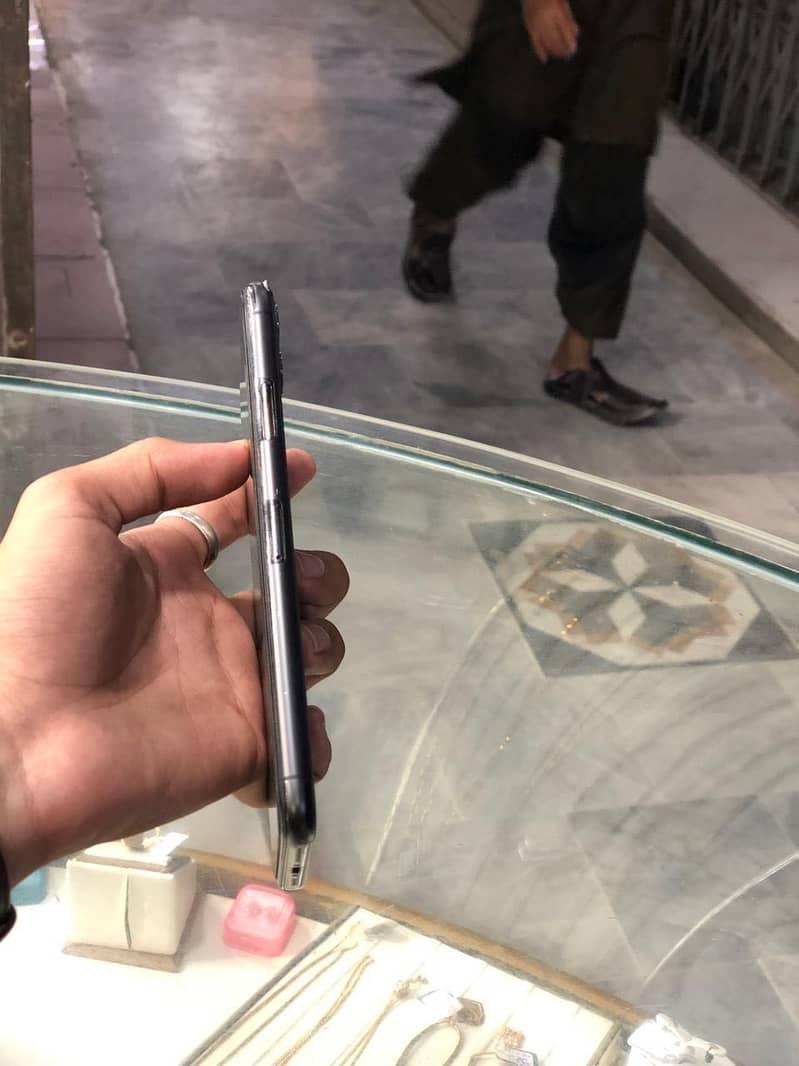 Iphone 11 pro max PTA approved 8