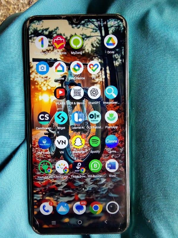 Vivo Y03 with one month warranty 10 by 10 condition with box charger 3