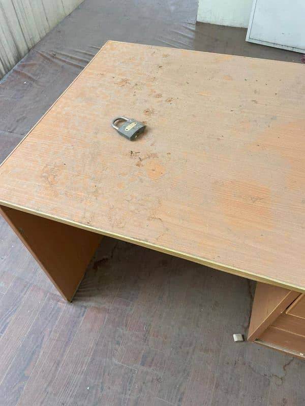 wood table with drawers 4
