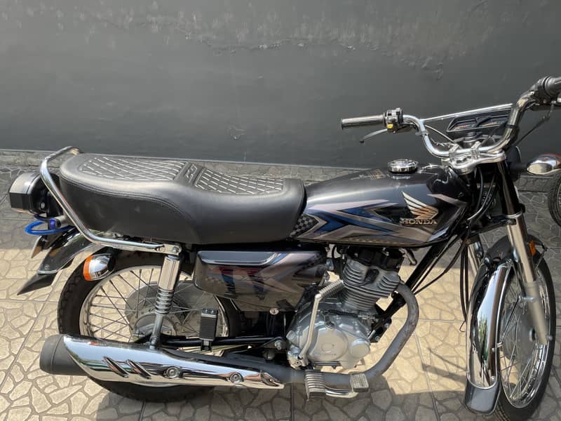 Honda 125 Black color 0