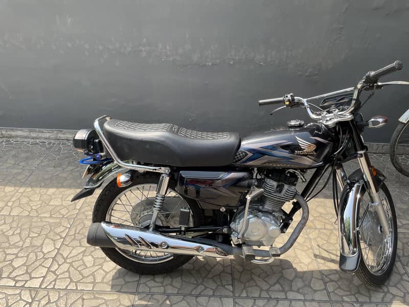 Honda 125 Black color 1