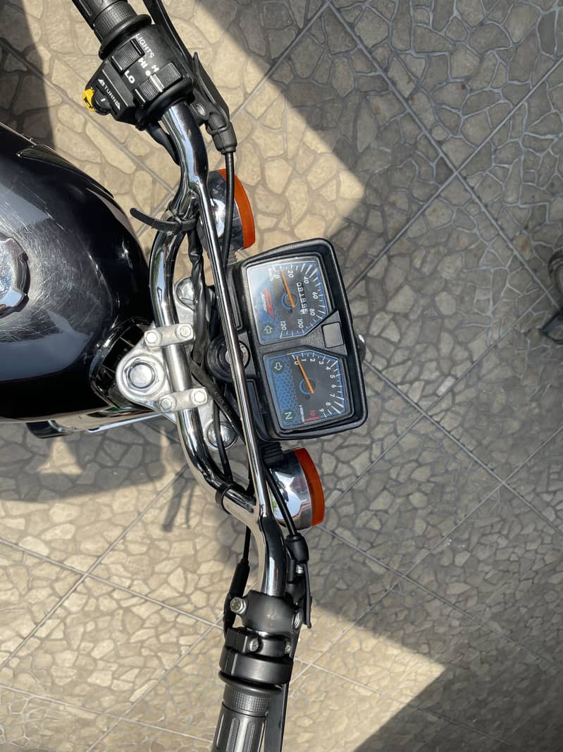 Honda 125 Black color 4