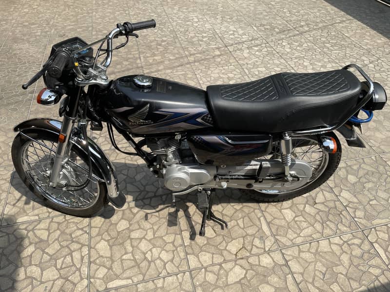 Honda 125 Black color 5