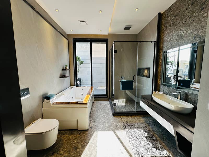 1 Kanal Beautiful Unique Modern Designed House With Luxury In DHA Phase 6 10