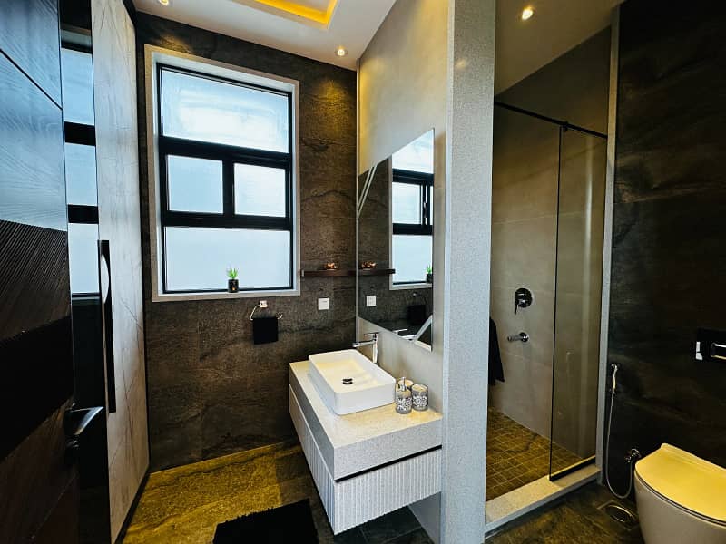 1 Kanal Beautiful Unique Modern Designed House With Luxury In DHA Phase 6 19