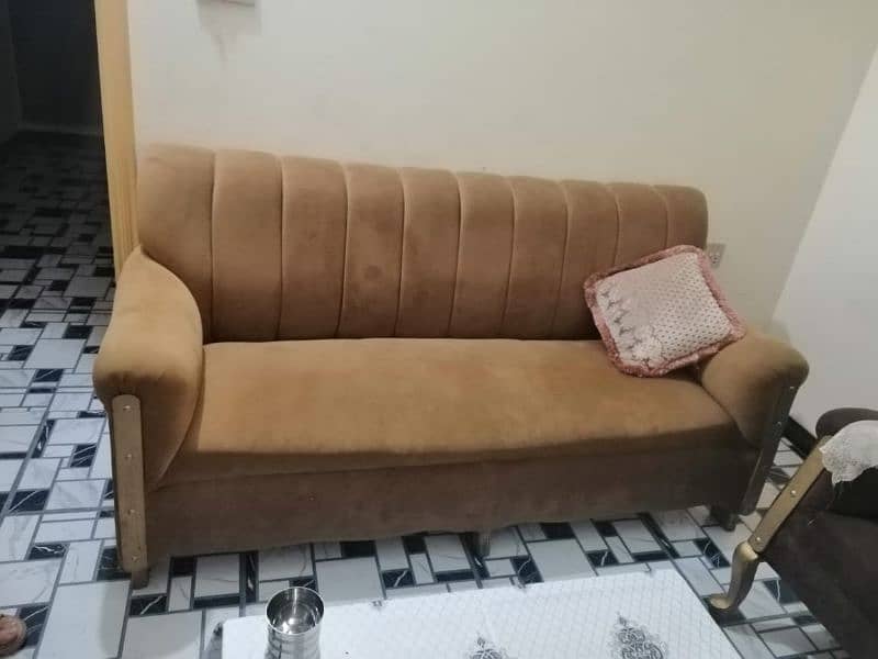 Golden Colour 5 seaters sofa set 1