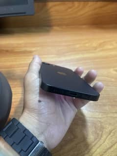 iPhone 16e