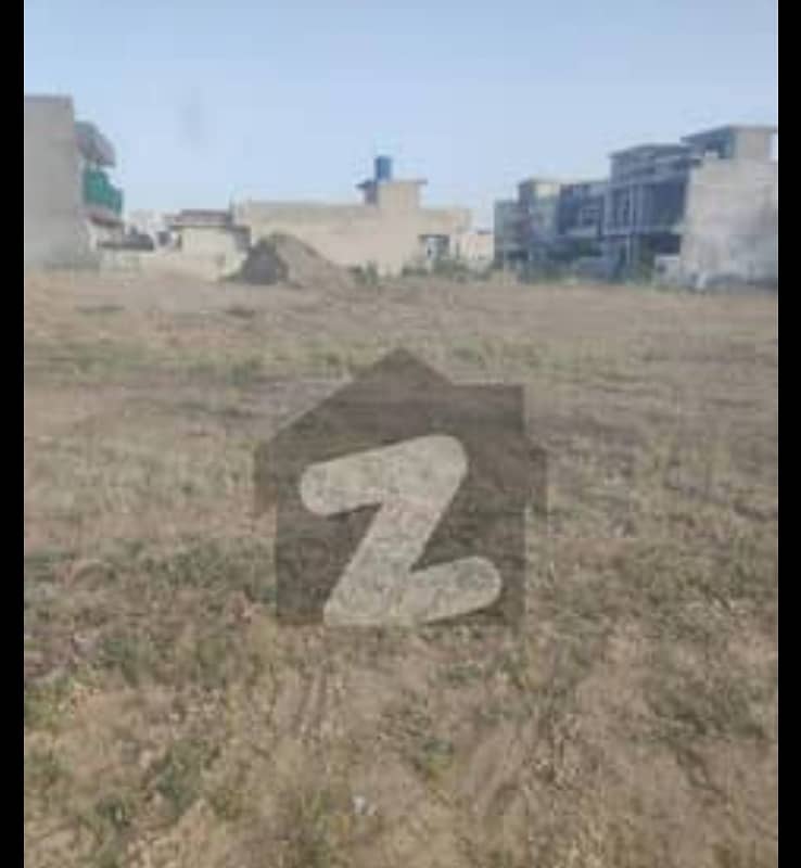 FMC PILOT NO 1508 Prime 8 Marla Plot For Sale, Conveniently Located Near Park, School, And Market 0