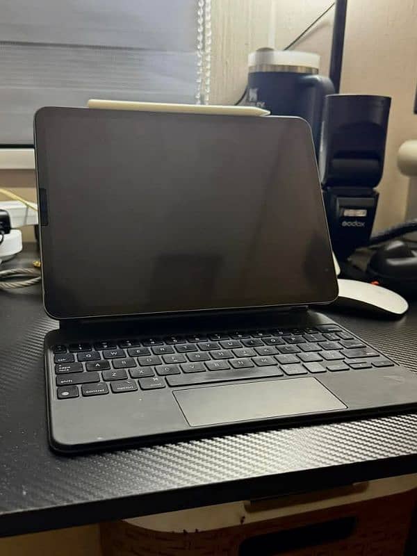 Apple iPad Pro M1 3rd Generation 128GB Apple Pencil Case Keyboard 1